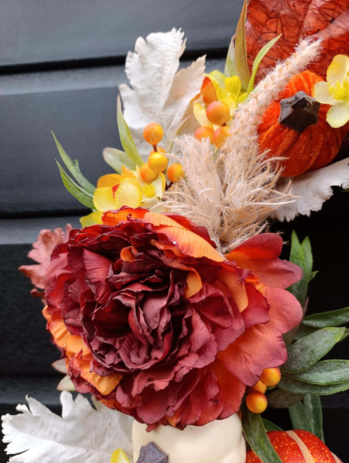Autumn Grapevine Wreath with Artificial Flowers & Pumpkins – Rustic Handmade Door Decoration in Warm Autumnal Tones (50cm)