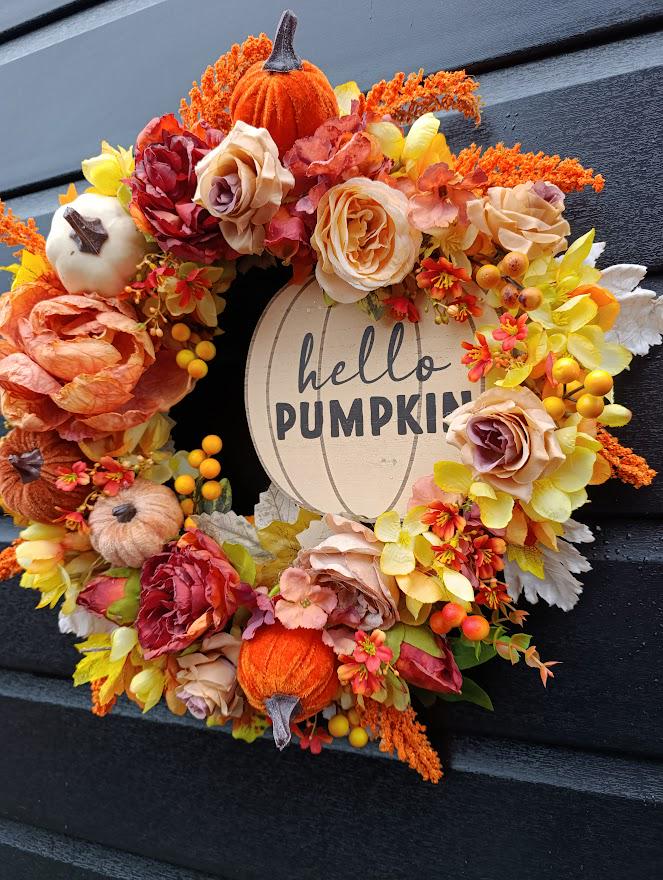 Luxury Autumn Wreath | Handmade Grapevine Wreath with Velvet Pumpkins & Dried Touch Flowers | Elegant ‘Hello Pumpkin’ Door Decoration | 45cm