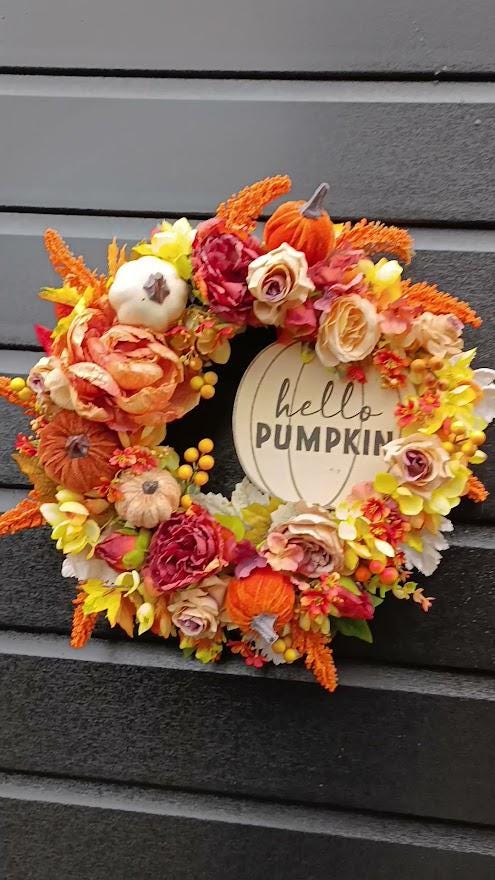 Luxury Autumn Wreath | Handmade Grapevine Wreath with Velvet Pumpkins & Dried Touch Flowers | Elegant ‘Hello Pumpkin’ Door Decoration | 45cm