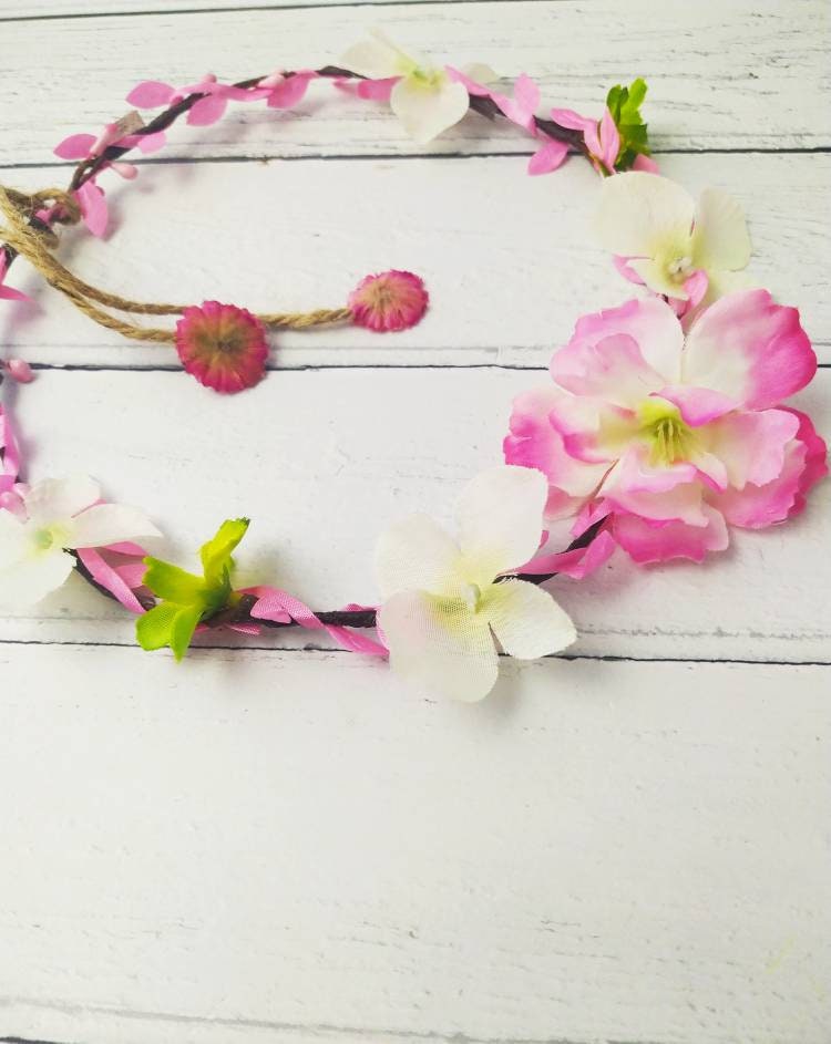 Adjustable flower crown